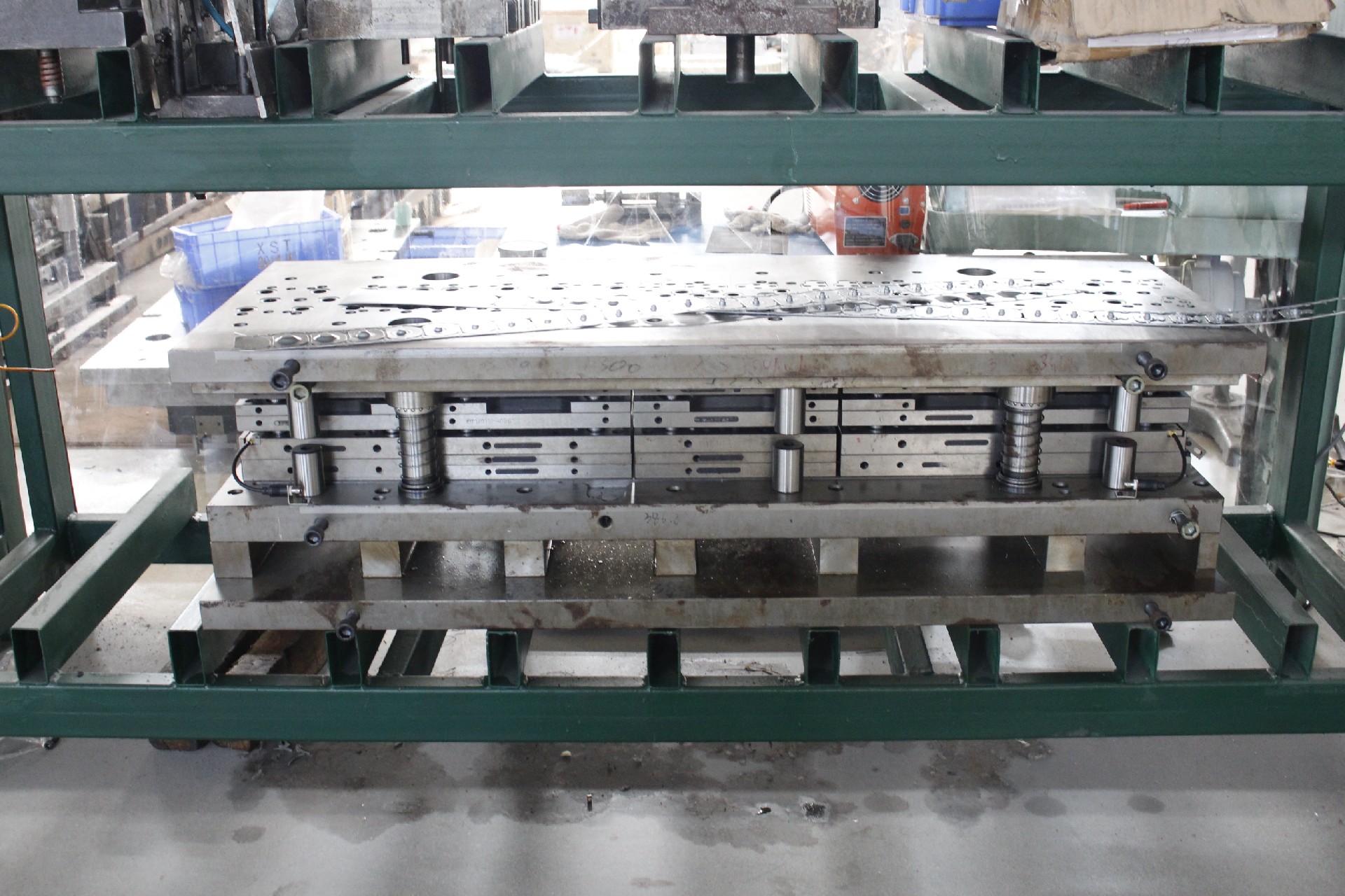 Metal Parts Making Dies or Molds 